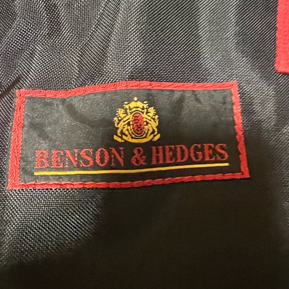 Brand-new, sealed Benson and hedges suit carrier - Picture 5 of 5